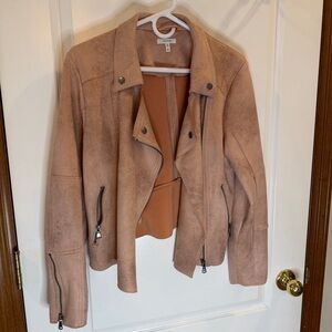 Maurices Ladies Medium Distressed Blush/Peach Like NEW! Poly Spandex Moto Jacket